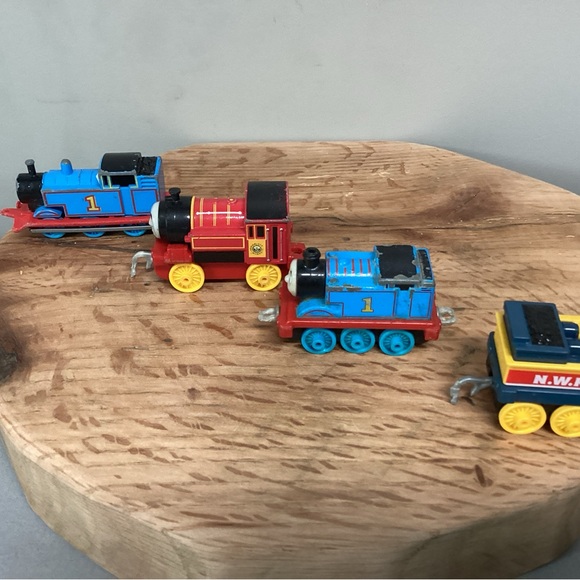 🔵 4 Set of Thomas The Tank Train Toys - Oldest is 1985 - Diecast & Plastic - Picture 3 of 12